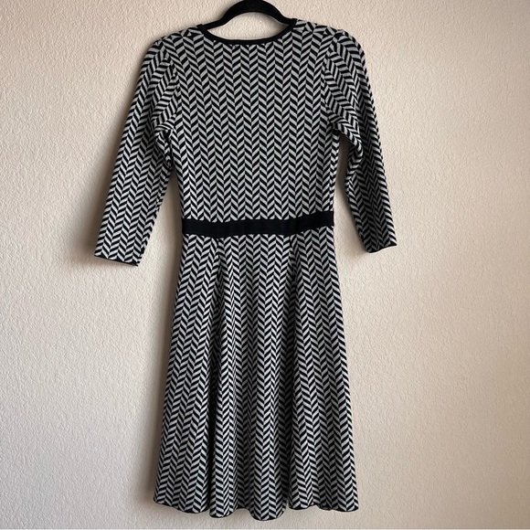 BODEN Lucinda Knitted Sweater Dress Gray Black Chevron Womens Size 8 - Picture 11 of 11